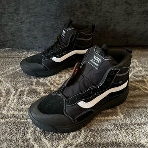 NWT Vans MTE UltraRange EXO Hi Top Shoes Black / White Mens Size 9